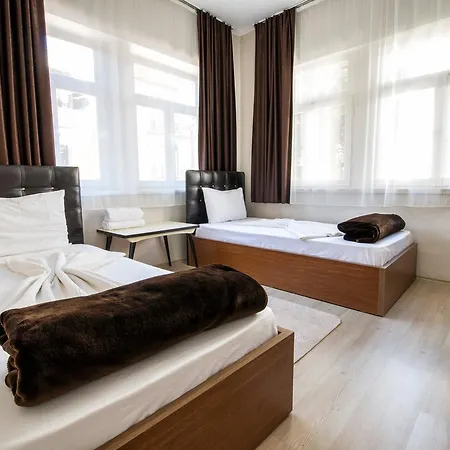 Yellow Rose Hotel *