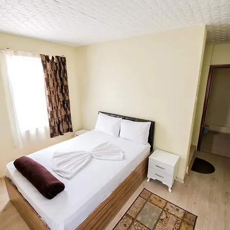 Yellow Rose Hotel *
