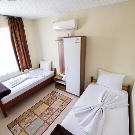 Yellow Rose Hotel *