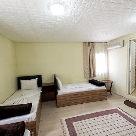 Hotel Yellow Rose *