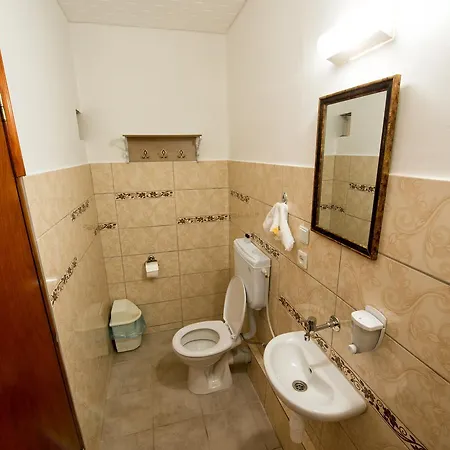 Yellow Rose Hotel
